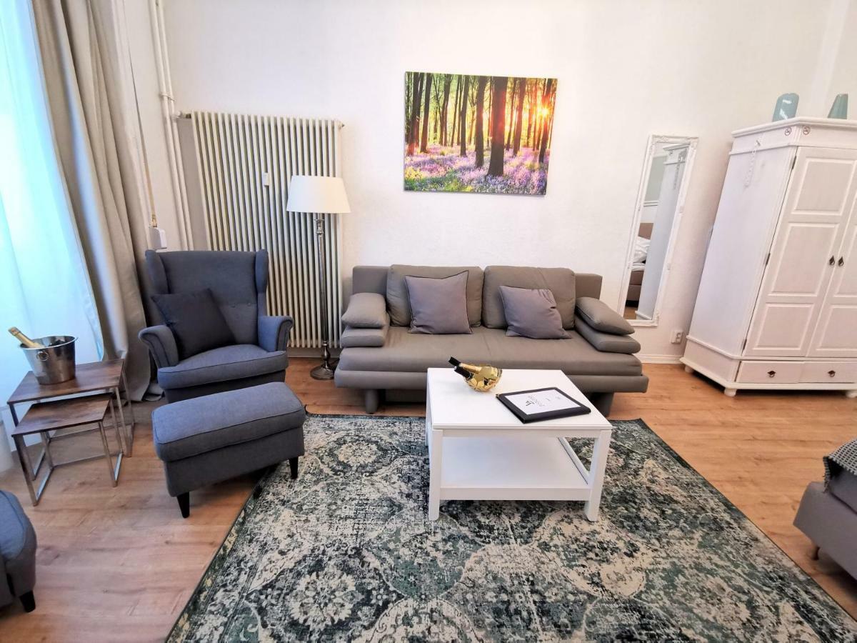 Kvh By Rockchair Apartments L Superhost Status L Boxspringbett Am Schloss Charlottenburg Welcomes You! Berlin Luaran gambar