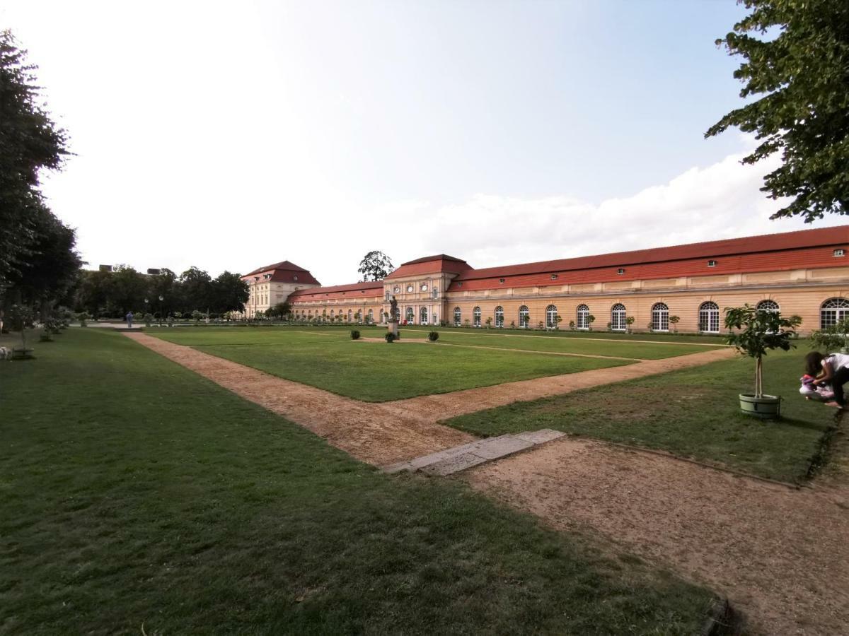 Kvh By Rockchair Apartments L Superhost Status L Boxspringbett Am Schloss Charlottenburg Welcomes You! Berlin Luaran gambar