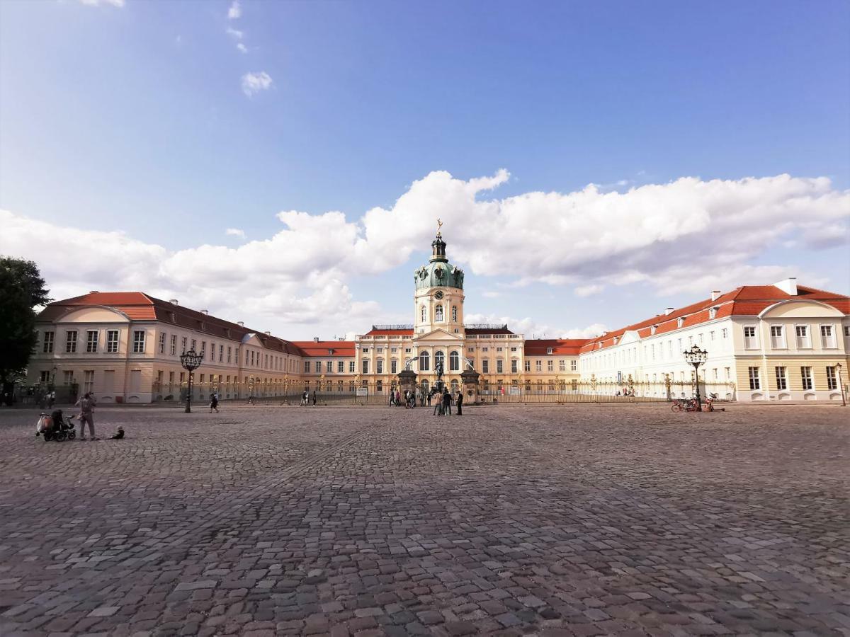 Kvh By Rockchair Apartments L Superhost Status L Boxspringbett Am Schloss Charlottenburg Welcomes You! Berlin Luaran gambar