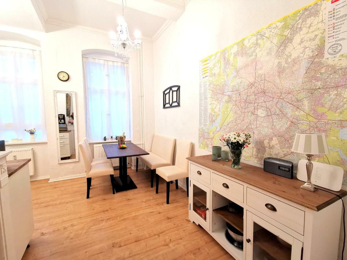 Kvh By Rockchair Apartments L Superhost Status L Boxspringbett Am Schloss Charlottenburg Welcomes You! Berlin Luaran gambar